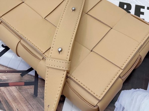 보테가베네타 카세트백 [매장가 364만원대]