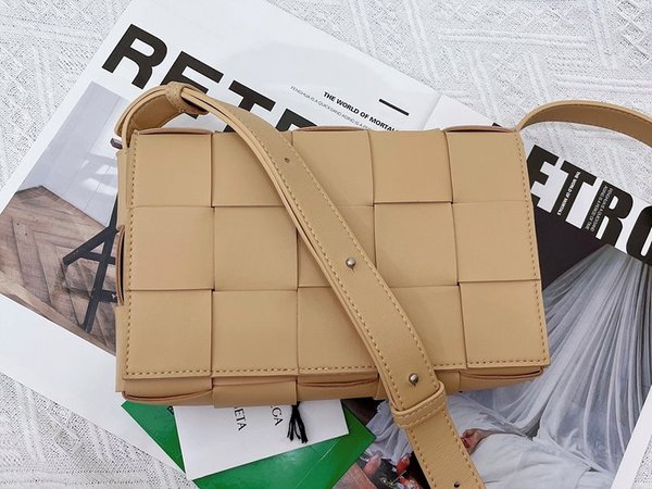 보테가베네타 카세트백 [매장가 364만원대]