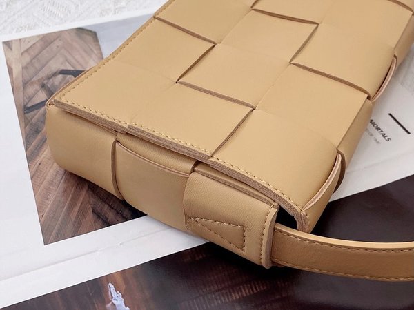 보테가베네타 카세트백 [매장가 364만원대]