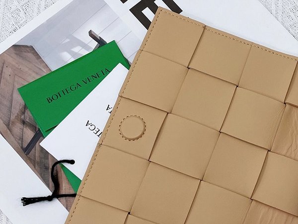 보테가베네타 카세트백 [매장가 364만원대]