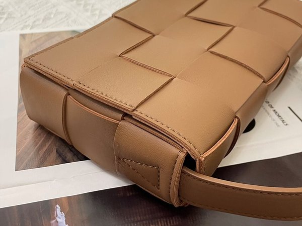 보테가베네타 카세트백 [매장가 364만원대]