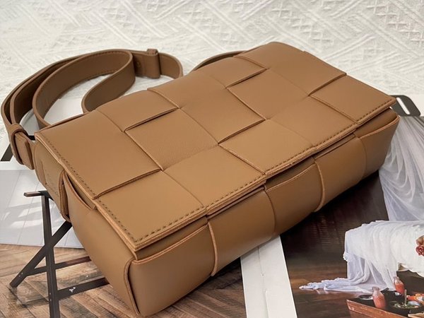 보테가베네타 카세트백 [매장가 364만원대]