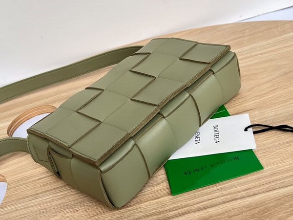 보테가베네타 카세트백 [매장가 364만원대]