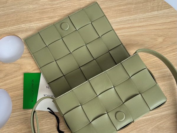 보테가베네타 카세트백 [매장가 364만원대]