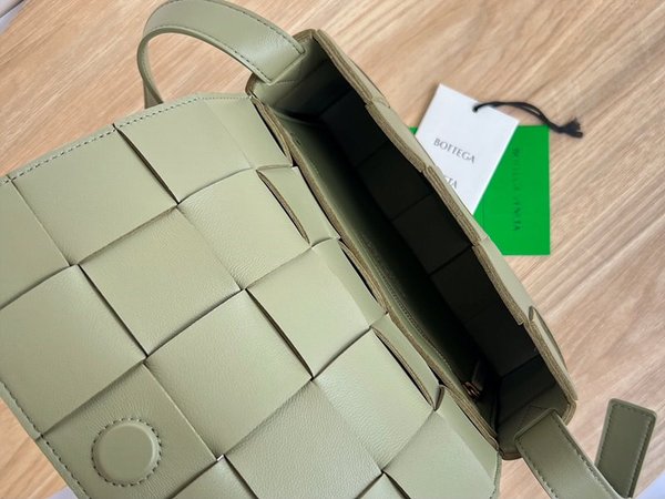 보테가베네타 카세트백 [매장가 364만원대]