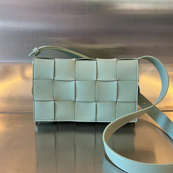 보테가베네타 카세트백 [매장가 364만원대]