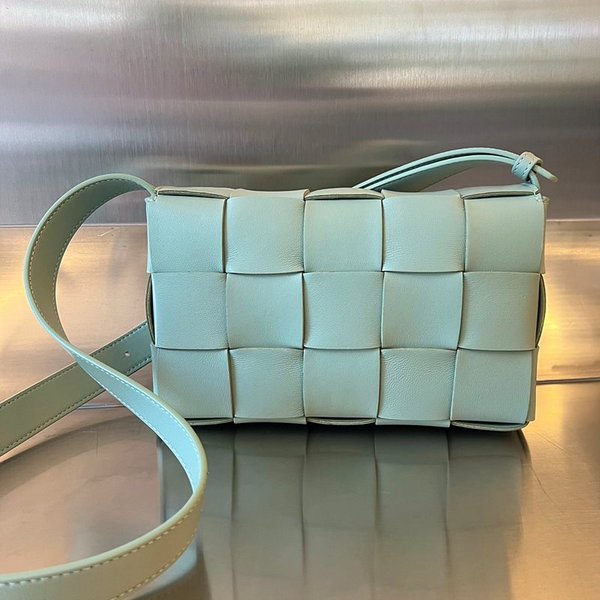 보테가베네타 카세트백 [매장가 364만원대]