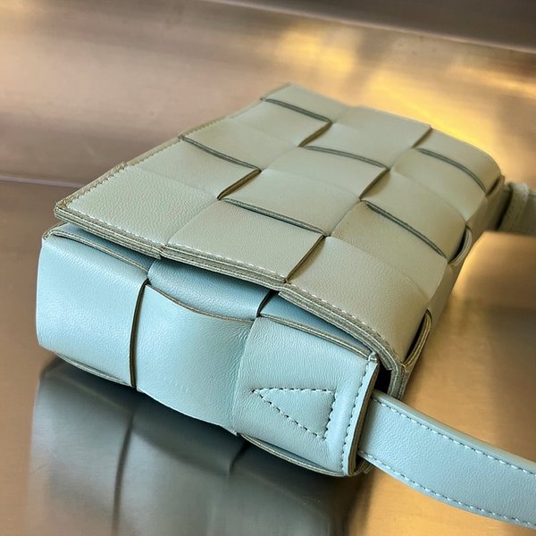 보테가베네타 카세트백 [매장가 364만원대]