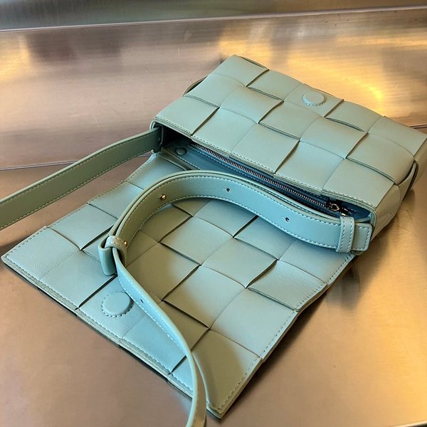 보테가베네타 카세트백 [매장가 364만원대]