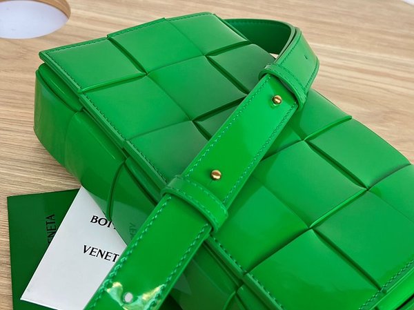 보테가베네타 카세트백 [매장가 364만원대]