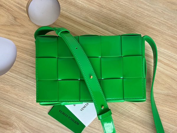 보테가베네타 카세트백 [매장가 364만원대]