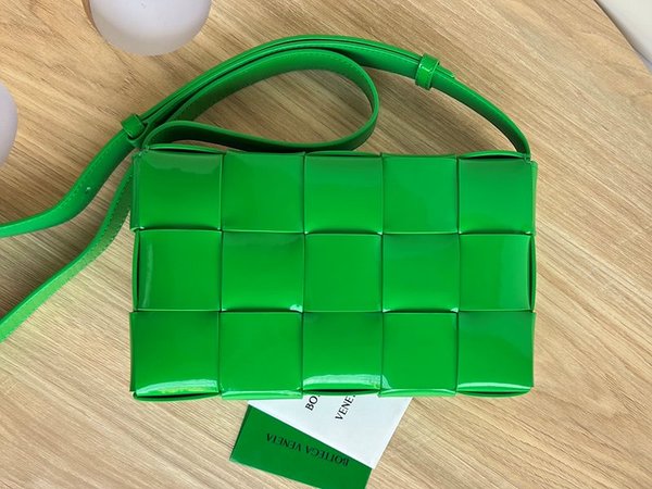 보테가베네타 카세트백 [매장가 364만원대]