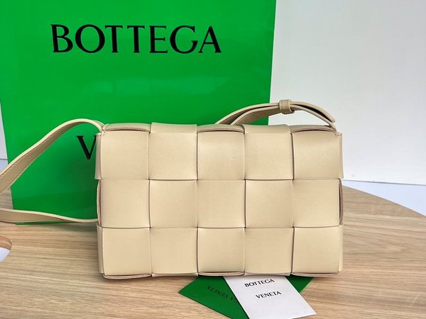 보테가베네타 카세트백 [매장가 364만원대]