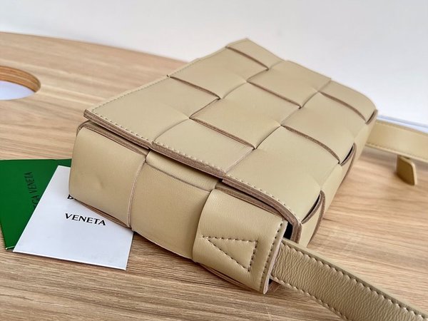 보테가베네타 카세트백 [매장가 364만원대]