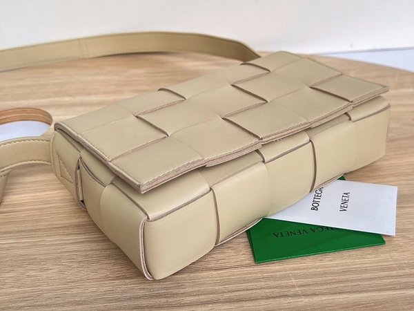 보테가베네타 카세트백 [매장가 364만원대]