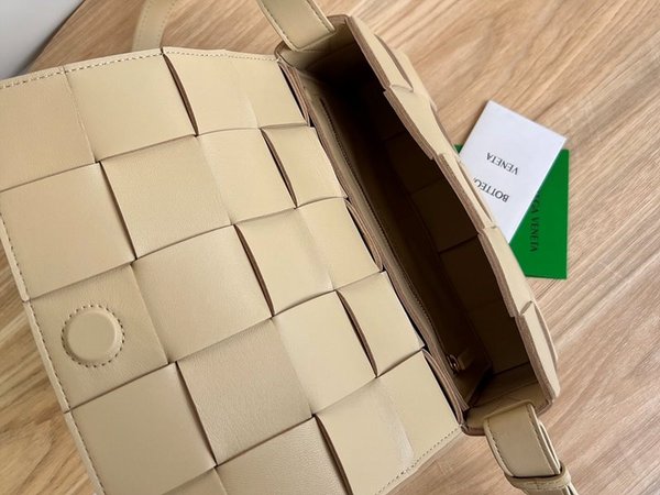 보테가베네타 카세트백 [매장가 364만원대]