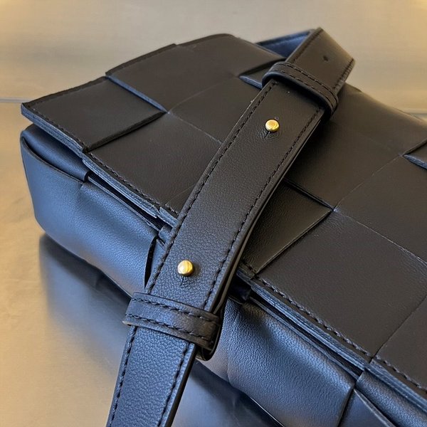 보테가베네타 카세트백 [매장가 364만원대]