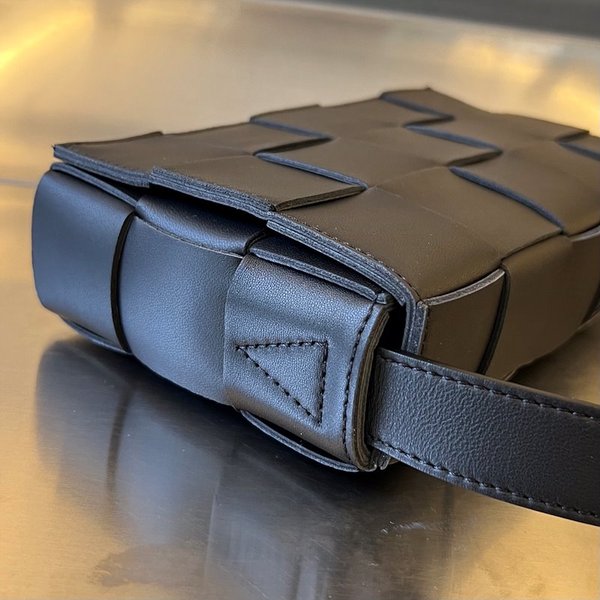 보테가베네타 카세트백 [매장가 364만원대]