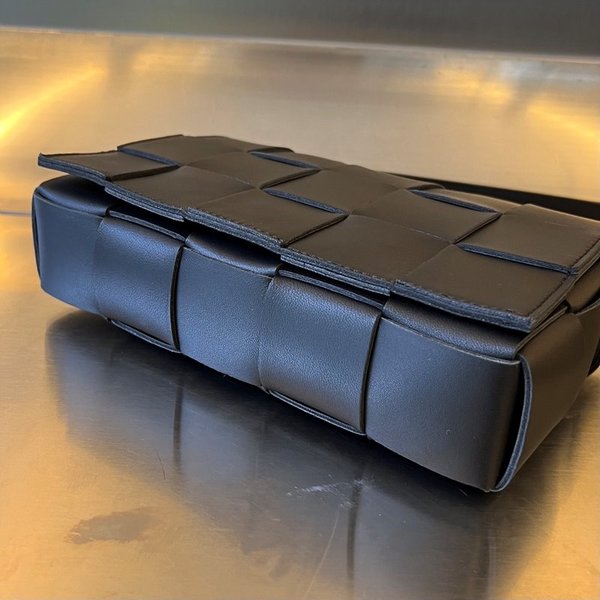 보테가베네타 카세트백 [매장가 364만원대]