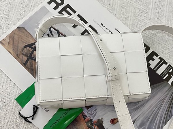 보테가베네타 카세트백 [매장가 364만원대]