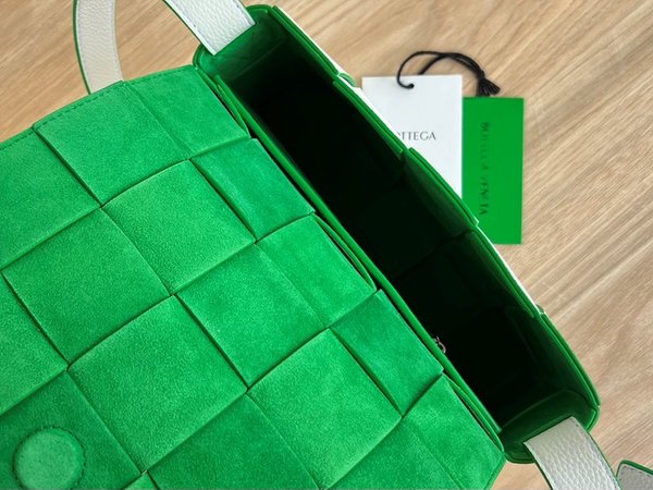 보테가베네타 카세트백 [매장가 364만원대]