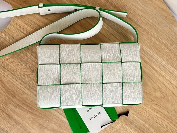 보테가베네타 카세트백 [매장가 364만원대]