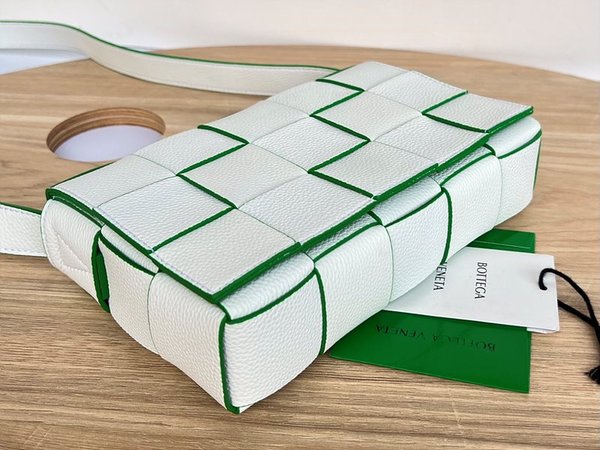 보테가베네타 카세트백 [매장가 364만원대]