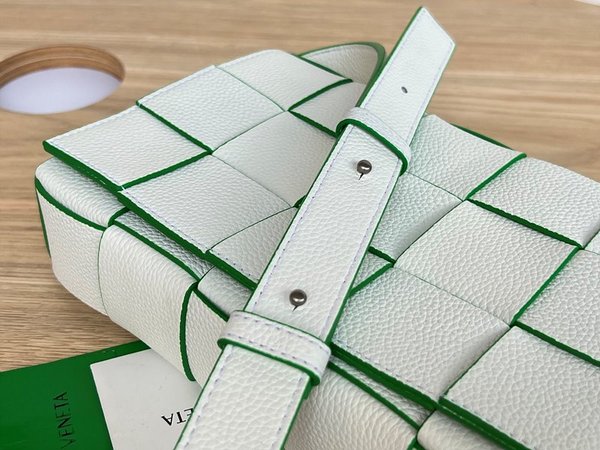 보테가베네타 카세트백 [매장가 364만원대]