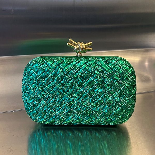 보테가베네타 스트랩 놋 클러치 [매장가 500만원대]