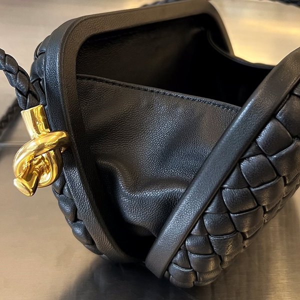 보테가베네타 스트랩 놋 미노디에르 [매장가 485만원대]