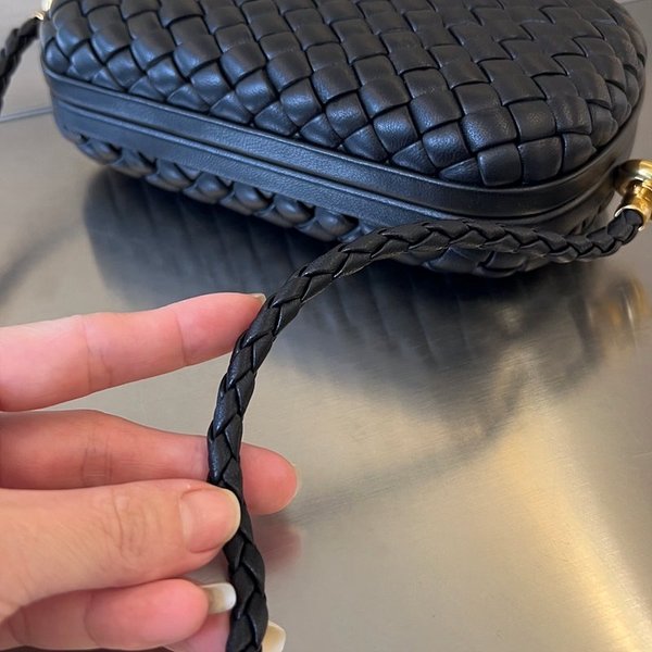 보테가베네타 스트랩 놋 미노디에르 [매장가 485만원대]