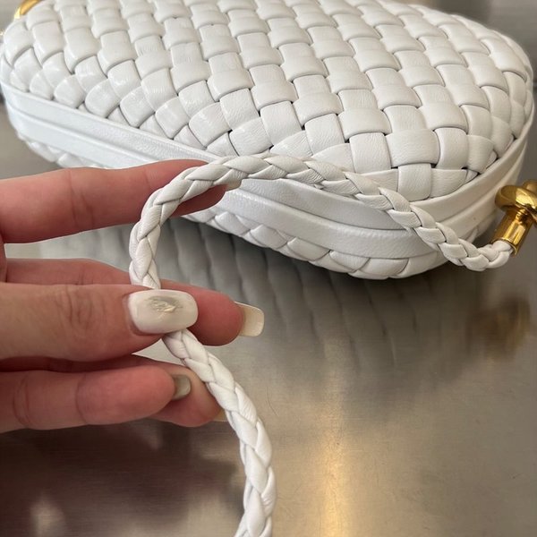 보테가베네타 스트랩 놋 미노디에르 [매장가 485만원대]