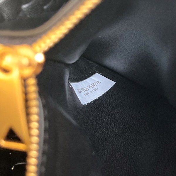 보테가베네타 스몰 코블 숄더백 [매장가 698만원대]