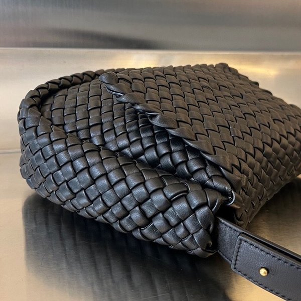 보테가베네타 스몰 코블 숄더백 [매장가 698만원대]