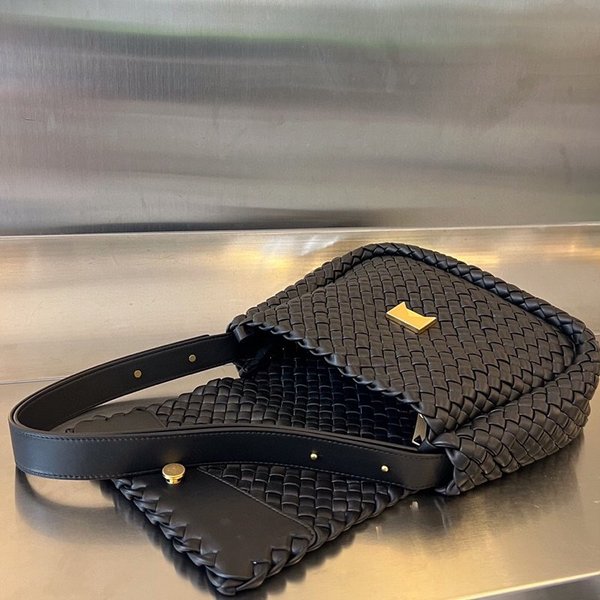 보테가베네타 스몰 코블 숄더백 [매장가 698만원대]