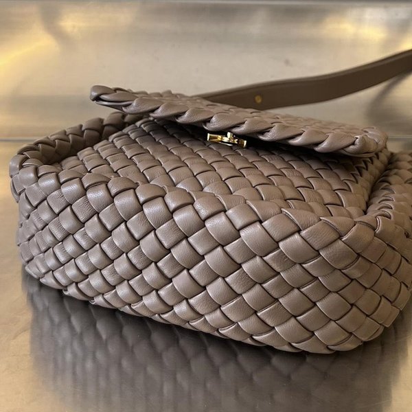 보테가베네타 스몰 코블 숄더백 [매장가 698만원대]