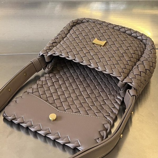 보테가베네타 스몰 코블 숄더백 [매장가 698만원대]