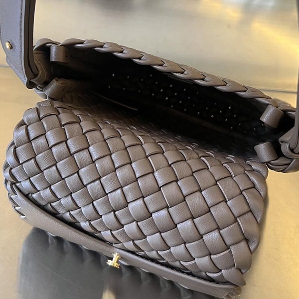 보테가베네타 스몰 코블 숄더백 [매장가 698만원대]