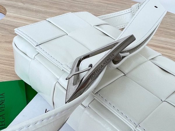 보테가베네타 스몰 카세트백 [매장가 324만원대]