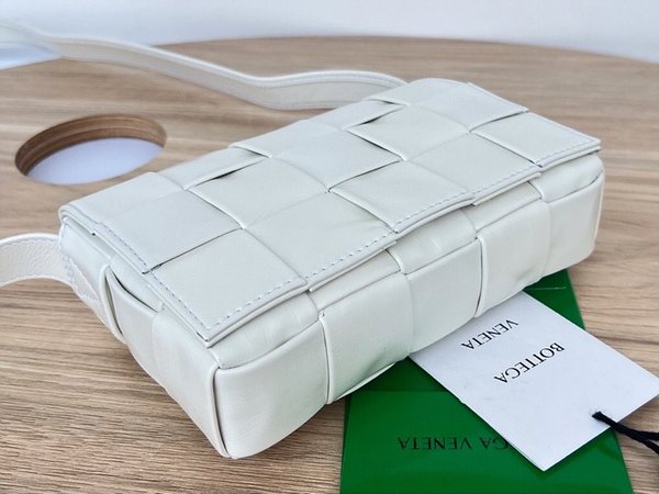 보테가베네타 스몰 카세트백 [매장가 324만원대]