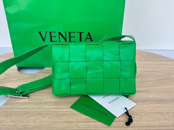 보테가베네타 스몰 카세트백 [매장가 324만원대]