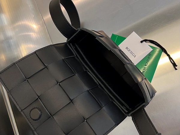 보테가베네타 스몰 카세트백 [매장가 324만원대]