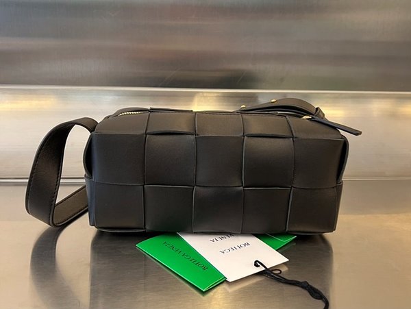 보테가베네타 스몰 브릭 카세트백 [매장가 312만원대]