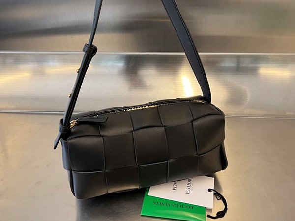 보테가베네타 스몰 브릭 카세트백 [매장가 312만원대]