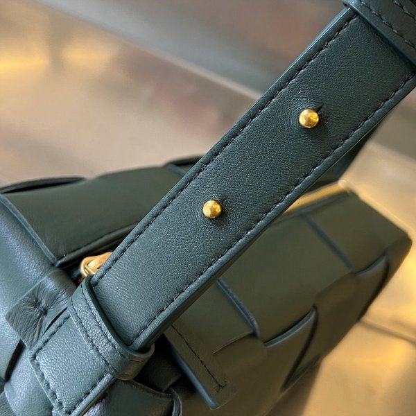 보테가베네타 스몰 브릭 카세트백 [매장가 312만원대]