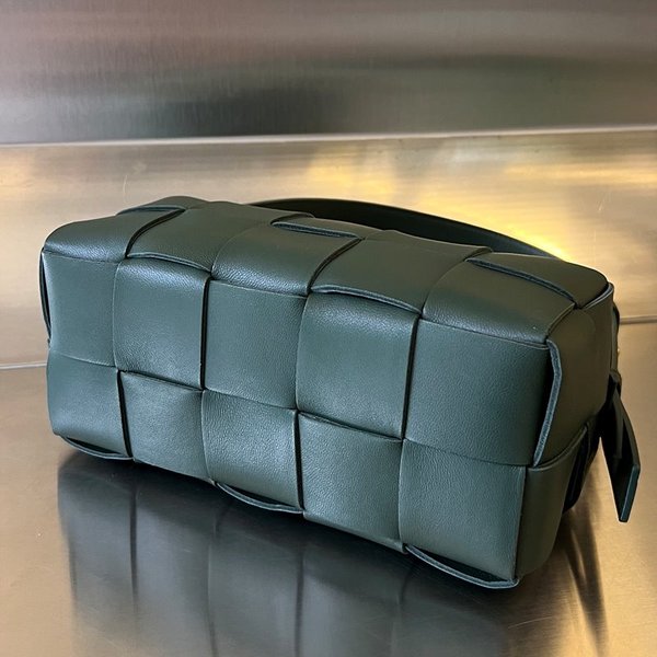 보테가베네타 스몰 브릭 카세트백 [매장가 312만원대]