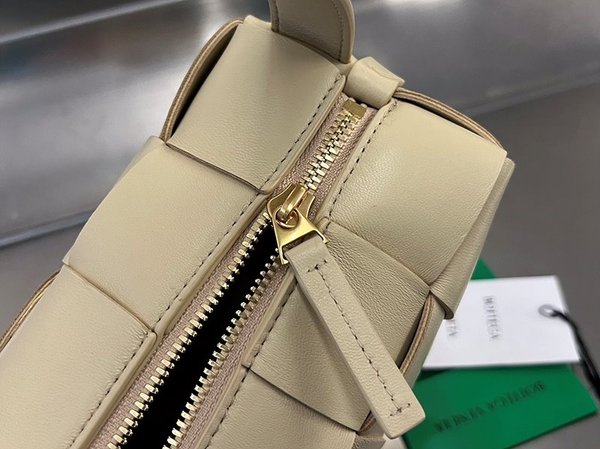 보테가베네타 스몰 브릭 카세트백 [매장가 312만원대]