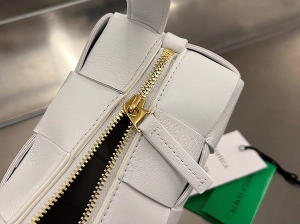 보테가베네타 스몰 브릭 카세트백 [매장가 312만원대]