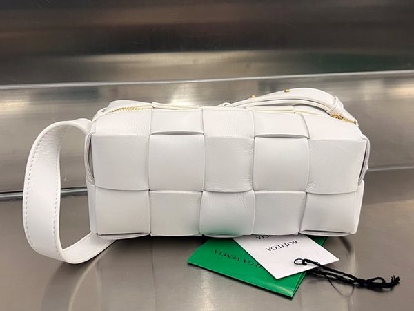 보테가베네타 스몰 브릭 카세트백 [매장가 312만원대]