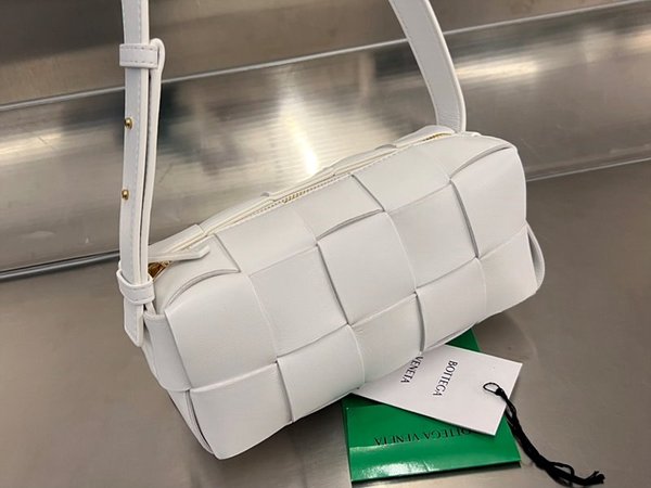 보테가베네타 스몰 브릭 카세트백 [매장가 312만원대]